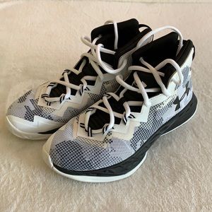 EUC Under Armour Athletic Sneakers